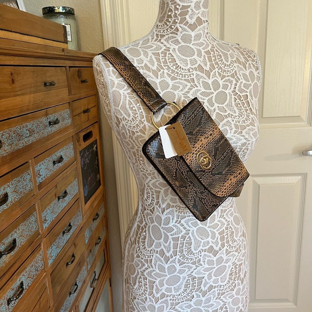 Belt Bag/ Fanny Pack/ Waist Bag - Snake Print- Camel/Black - NWT